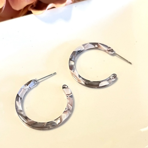 Gray Mini Resin Hoop Earrings - Picture 4 of 6